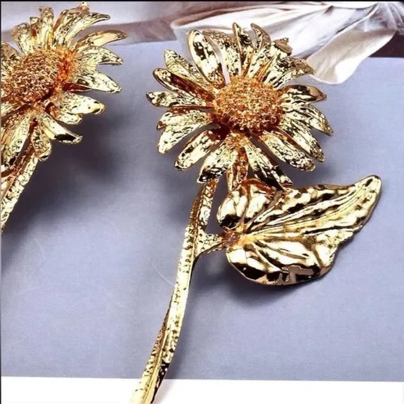 Zara gold Sunflower Earrings - Picture 2 of 5